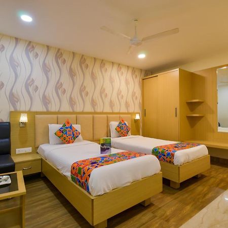 Hotel Raintr33 Hyderabad Eksteriør bilde