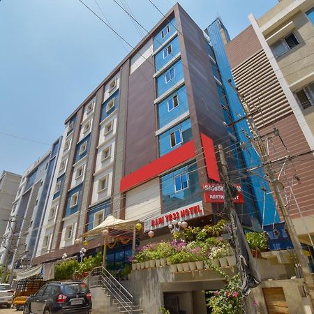 Hotel Raintr33 Hyderabad Eksteriør bilde