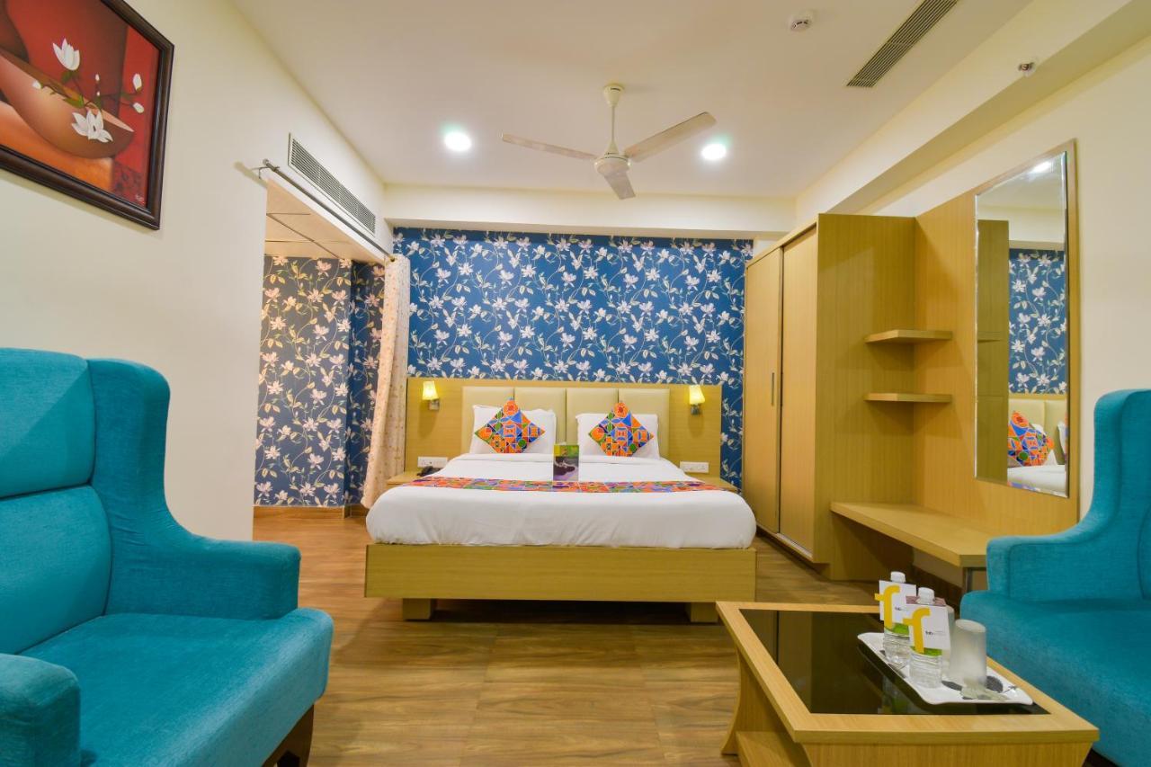 Hotel Raintr33 Hyderabad Eksteriør bilde