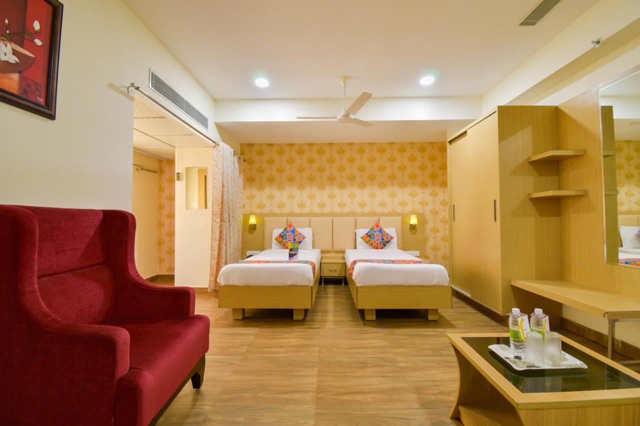 Hotel Raintr33 Hyderabad Eksteriør bilde