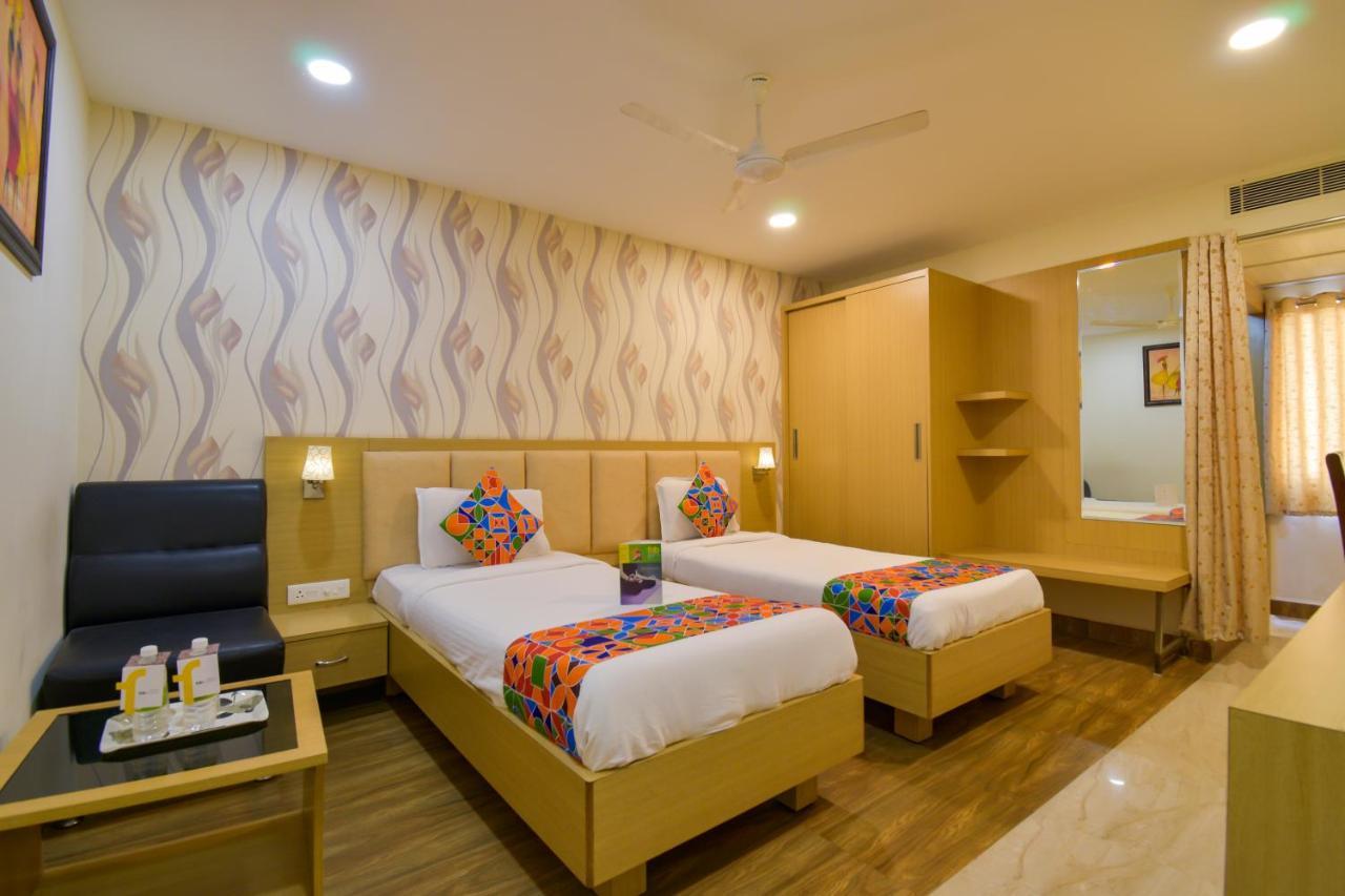 Hotel Raintr33 Hyderabad Eksteriør bilde