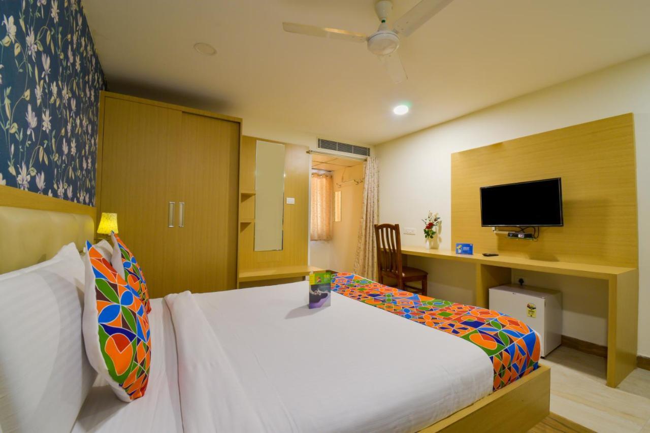 Hotel Raintr33 Hyderabad Eksteriør bilde