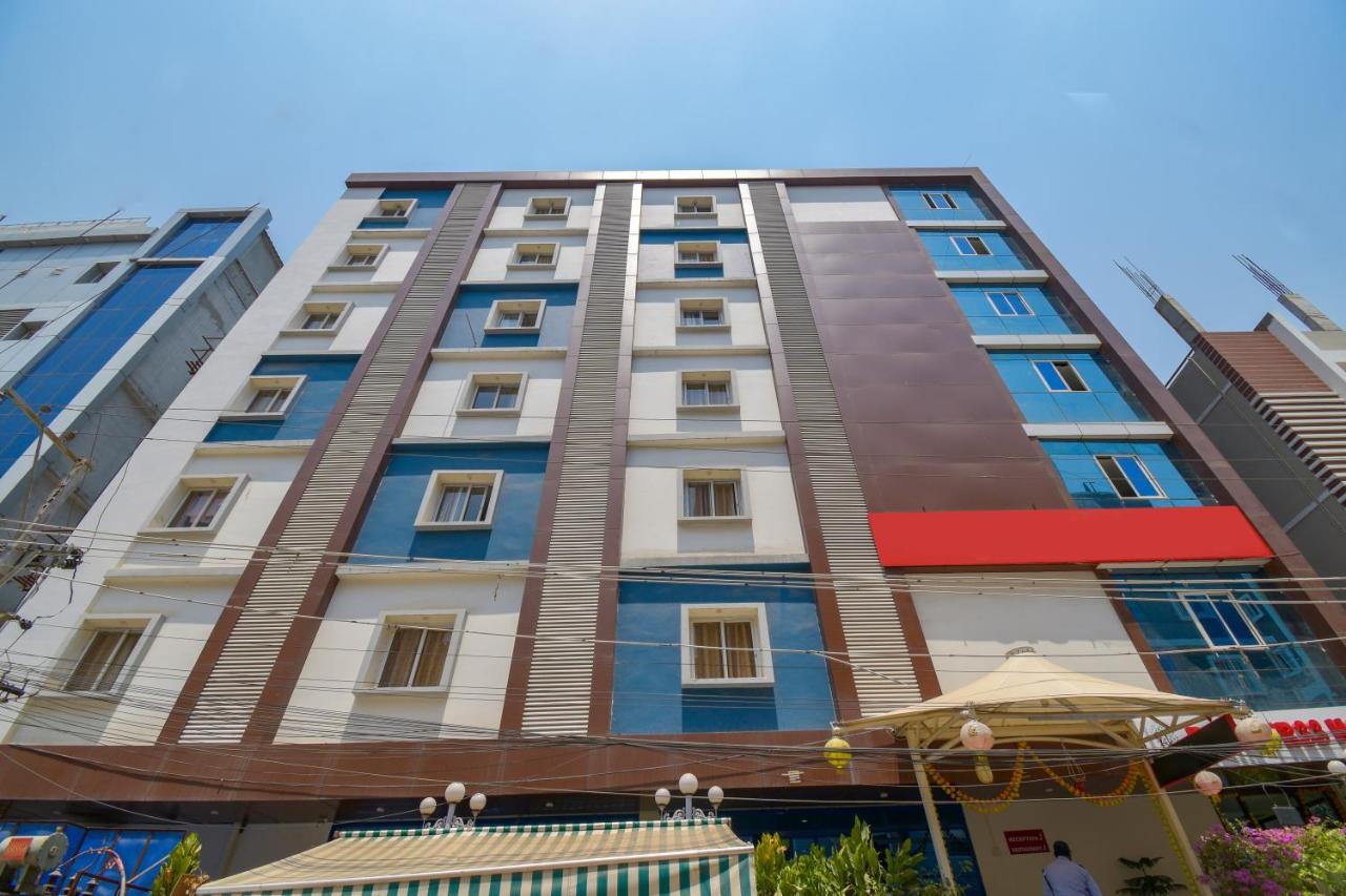 Hotel Raintr33 Hyderabad Eksteriør bilde