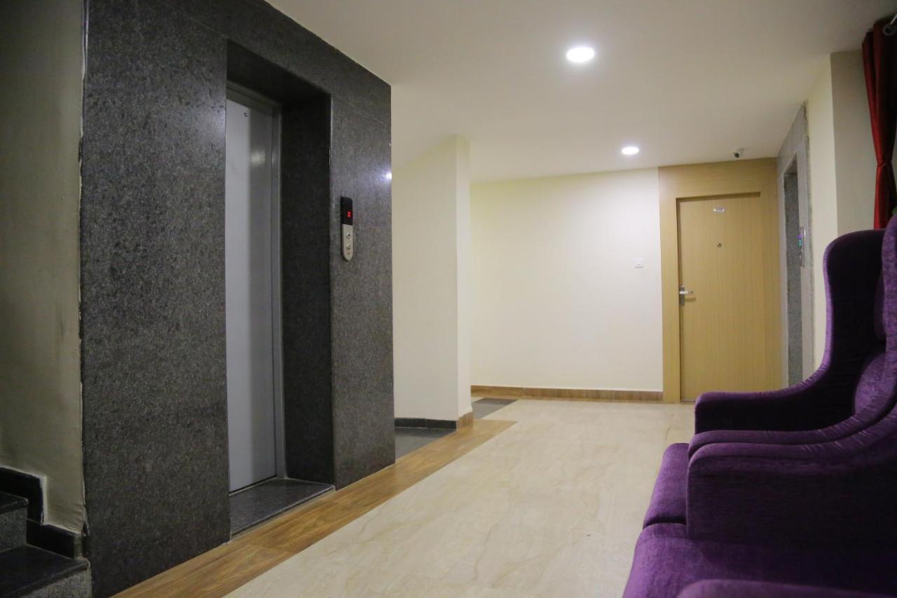 Hotel Raintr33 Hyderabad Eksteriør bilde