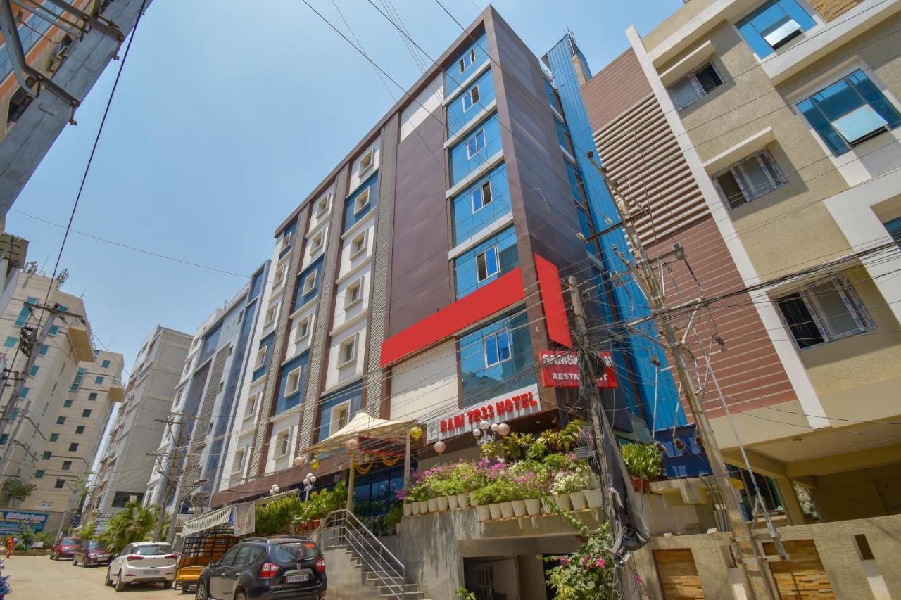 Hotel Raintr33 Hyderabad Eksteriør bilde
