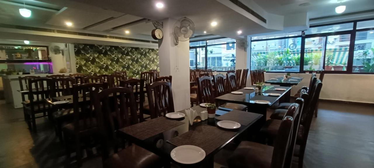Hotel Raintr33 Hyderabad Eksteriør bilde